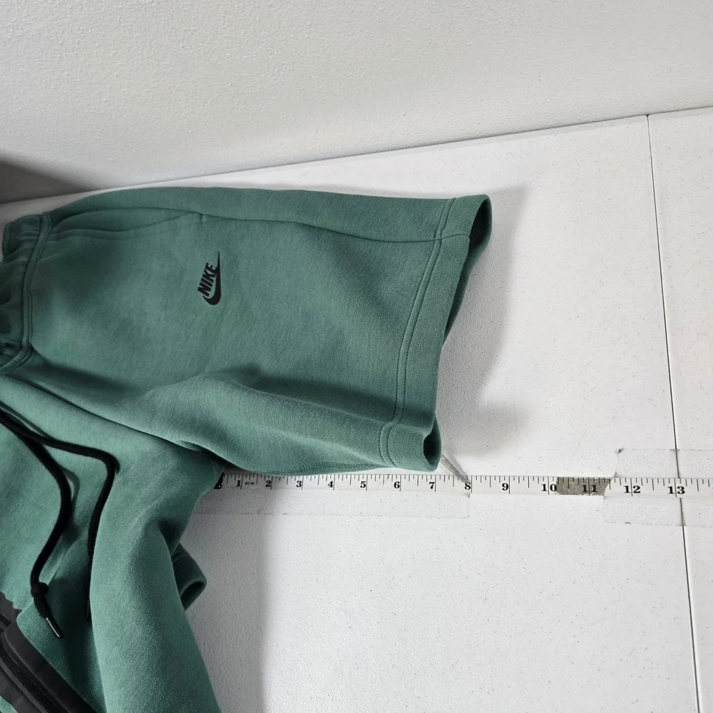 Nike Sportswear Tech Fleece Shorts Mens Green FB8171-361 Small